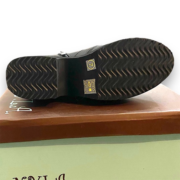 Wingless Platform Combat Boots - Picture 7 of 7